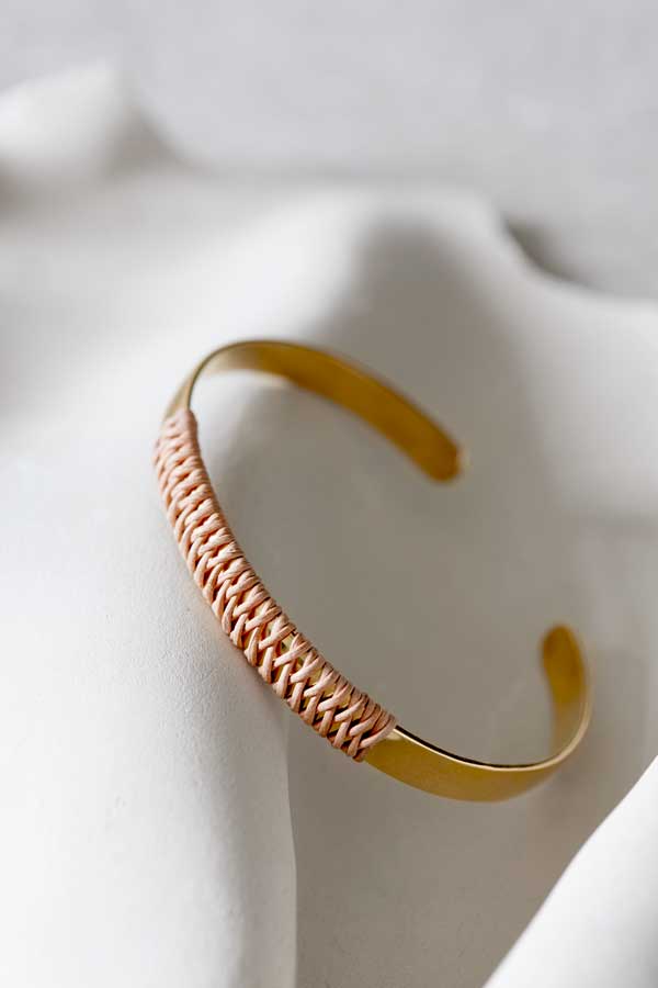 STUDIO LOMA - natural leather braided bangle
